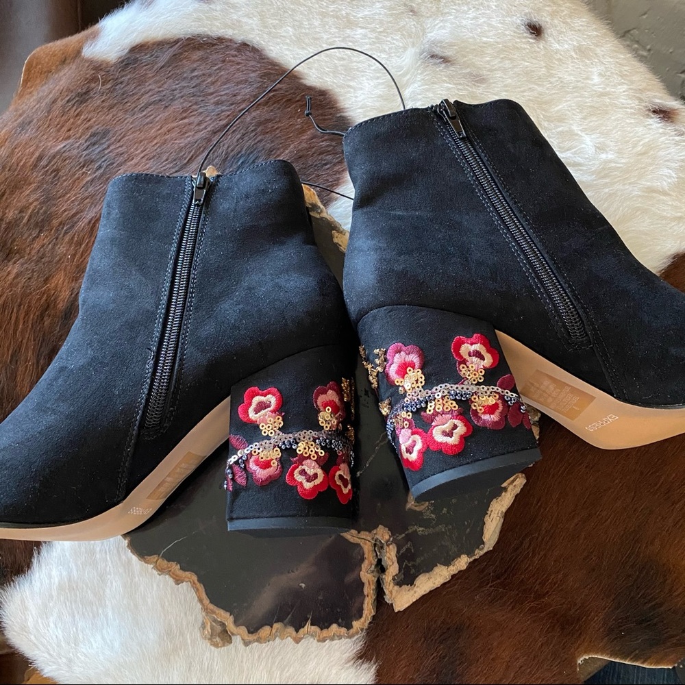 EXPRESS Ankle Boots Embellished Heels Size 9